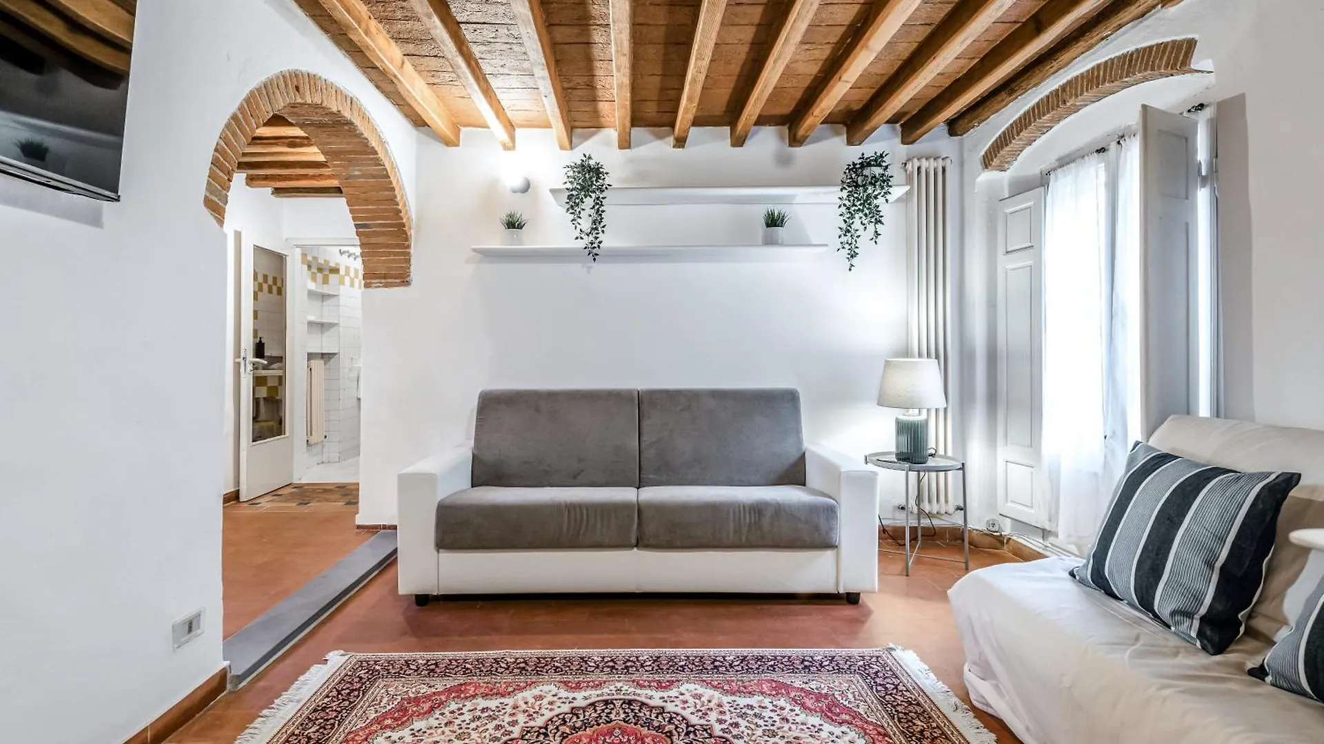 Hoslty-Suite L\'Arancio-Enjoy The Historical Center contacts